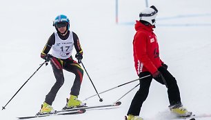 Kalnų slidininkas neregys Karolis Verbliugevičius bei jo treneris-vedlys Vytenis Makauskas.