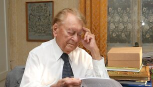 Septynias valdžias pergyvenęs K.Ambrozaitis savo prisiminimus suguldė į knygas. 