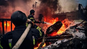 Rusija smogė Kyjivui / STATE EMERGENCY SERVICE OF UKRAI / via REUTERS