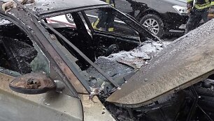 Sudegęs BMW