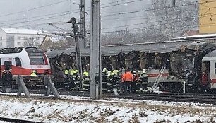 Austrijoje susidūrė du traukiniai