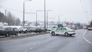 Krovininio mikroautobuso ir vilkiko avarija Savanorių pr., Vilniuje