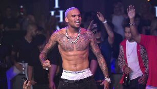Chrisas Brownas koncerto Kanuose metu