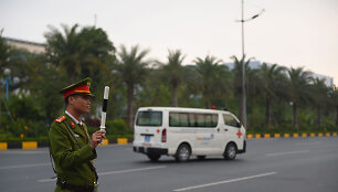 Į Vietnamą sugrąžinti pirmieji JK sunkvežimyje rastų žmonių palaikai.