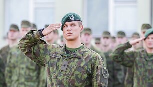 Į Ukrainos karių mokymo misiją i&scaron;lydėta &scaron;e&scaron;toji Lietuvos karinių instruktorių pamaina