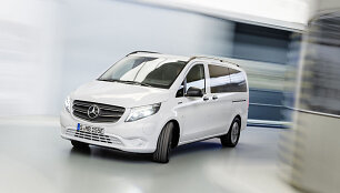 &bdquo;Mercedes-Benz eVito&ldquo; i&scaron;vaizda beveik nesiskiria nuo burzgiančių &scaron;eimos narių.
