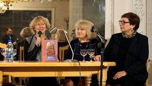 Janina Ri&scaron;kutė, Aloyza Luk&scaron;ienė, Aleksandra Aleksandravičiūtė