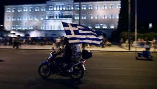 Graikai džiaugsmingai pasitinka referendumo rezultatus