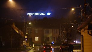 Atvykusius į Druskininkus pasitinka didžiausias pasaulyje „Like“ ženklas