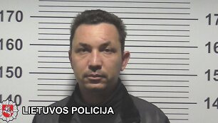 Sulaikytas apgaule i&scaron; žmonių pinigus ir juvelyrinius dirbinius i&scaron;vilioti bandęs teisininkas Sergejus Juzikas.