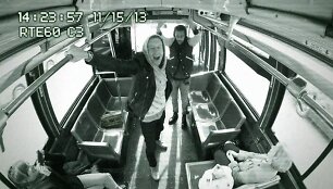 Improvizuotas Macklemore'o ir Ryano Lewiso koncertas Niujorko autobuse