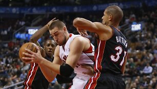 Jonas Valančiūnas prie&scaron; &bdquo;Heat&ldquo; ekipos gynėjus