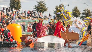 Latvijos pieno, duonos ir medaus &scaron;ventė ir valčių i&scaron; pieno pakelių regata