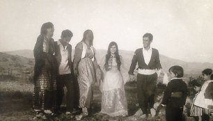 Alanas Chošnau (dešinėje) vaikystėje Kurdistane