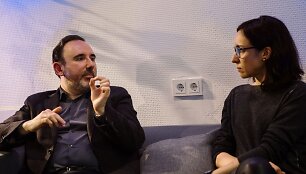 Ra&scaron;ytoja Sandra Bernotaitė ir politikas, filosofas, dailininkas Arūnas Gelūnas.