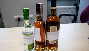 Alkoholį 21-erių dar nesulaukę jaunuoliai, kontrolinio patikrinimo metu, Plungėje galėjo nusipirkti be kliūčių.