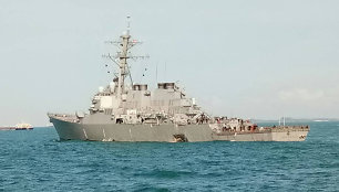 Minininkas „USS John S.McCain“ po susidūrimo