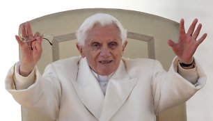 Popiežius emeritas Benediktas XVI savo knygoje atskleis atsistatydinimo priežastis