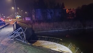 Panevėžyje nuskendęs automobilis