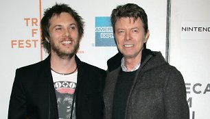 Davidas Bowie su sūnumi Duncanu Jonesu (2009 m.)