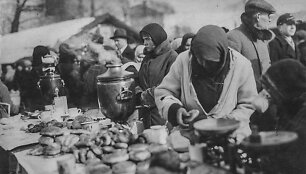 Kaziuko mugė 1931-aisiais: parduodamos bandelės, spurgos ir arbata susi&scaron;ildyti.