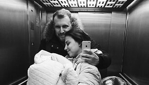 Laurynas ir Julija Žižė su dukrele Otilija 