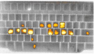 Taip per šiluminę kamera atrodo aklai klaviatūra besinaudojančio žmogaus suvesto slaptažodžio „iloveyou“ šiluminis pėdsakas
