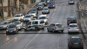 Kauno pareigūnai padėjo sankryžoje sugedusio &bdquo;Ford&ldquo; vairuotojai