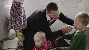 Tėtis Johanas i&scaron; fotoprojekto &bdquo;Swedish Dads&ldquo;.