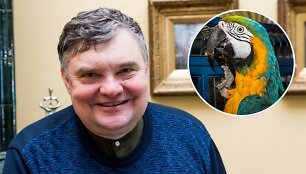 Gamtos sergėtojai Bistrampolio dvaro &scaron;eimininką kunigą Rimantą Gudelį už papūgos laikymą be leidimo nubaudė 120-ies eurų bauda