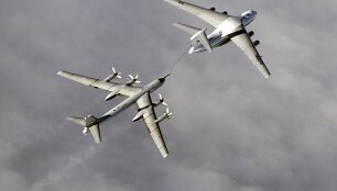 Rusijos &bdquo;Tupolev Tu-95&ldquo; strateginiam bombone&scaron;iui pildomi degalai i&scaron; &bdquo;Ilyushin IL-78&ldquo;