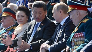 V. Putinas ir Kinijos prezidentas  Xi Jinpingas.Karinis paradas Maskvos Raudonojoje aik&scaron;tėje 2015 m. gegužės 09 d. 
