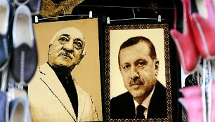 Buvę bendražygiai, JAV gyvenantis dvasininkas Fethullah Gulenas ir Turkijos premjeras Recepas Tayyipas Erdoganas