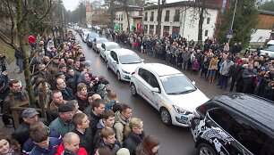 Standžia jungtimi sukabinta 20 automobilių