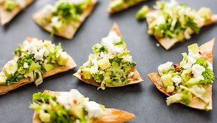Žaliųjų citrinų ir guaca mole užkandis su fetos sūriu