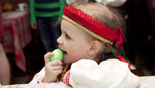 Velykų tradicijų popietės akimirka