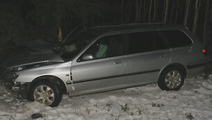 Automobilis &bdquo;Peugeot 406&ldquo; po avarijos
