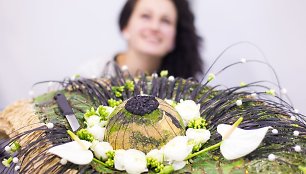 Parodoje „Žiemos puokštė“galima pasigėrėti floristų darbais