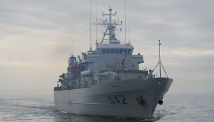 Baltijos &scaron;alių karinių laivų junginiui (angl. Baltic Squadron, BALTRON) priskirtas Lietuvos Kariuomenės Karinių jūrų pajėgų (KJP) aprūpinimo laivas N42 &bdquo;Jotvingis".