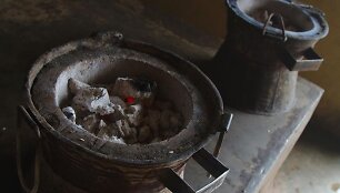 Anglimis kurenama krosnis.