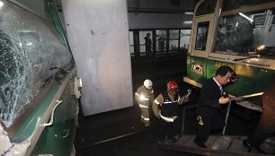 Pietų Korėjos sostinėje Seule vienoje stotyje susidūrė du metropoliteno traukiniai