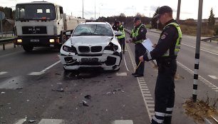 BMW X6 automobilis po avarijos