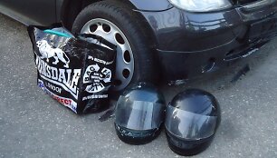 Tel&scaron;iuose sunkiai apgirtusi vairuotoja sužalojo du žmones