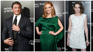&bdquo;The National Board of Review&ldquo; apdovanojimų svečiai (i&scaron; kairės): Sylvesteris Stallone, Jessica Chastain, Kristen Stewart ir Mattas Damonas su žmona Luciana Barroso