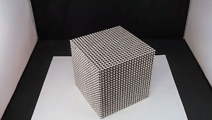 Magnetiniai „Bukminsterfulereno“ rutuliukai
