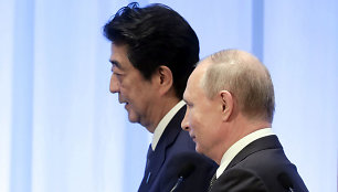 Shinzo Abe ir Vladimiras Putinas