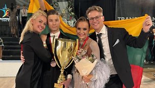 Matą Puplevičių ir Gabiją Vilčiauskaitę į pasaulio čempionatą lydėjo Ieva ir Evaldas Sodeikos