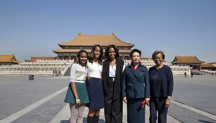 Michelle Obama su dukromis Sasha ir Malia, mama Marian ir pirmoji Kinijos ponia Peng Liyuan Uždraustajame mieste