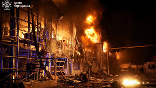 Gaisras po Rusijos smūgio Odesoje / STATE EMERGENCY SERVICE OF UKRAI / via REUTERS