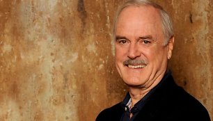 Johnas Cleese'as